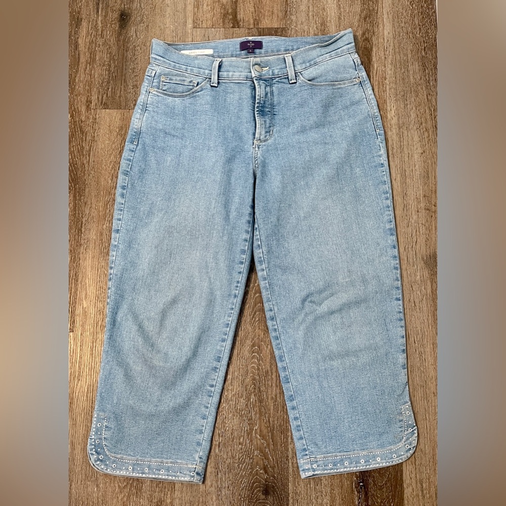 NYDJ  Ariel Crop Jeans with Embellished Hem     Light Wash.  Size 6